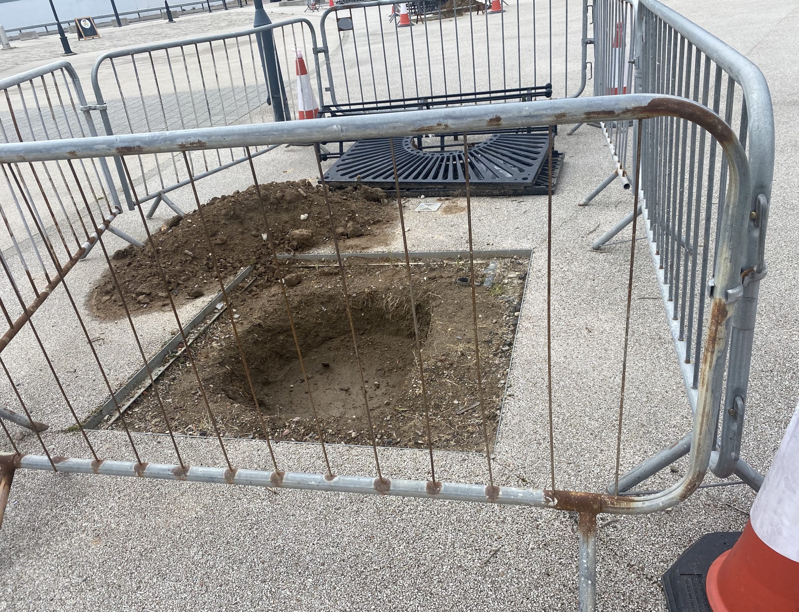 Hole for Planters on the Curve